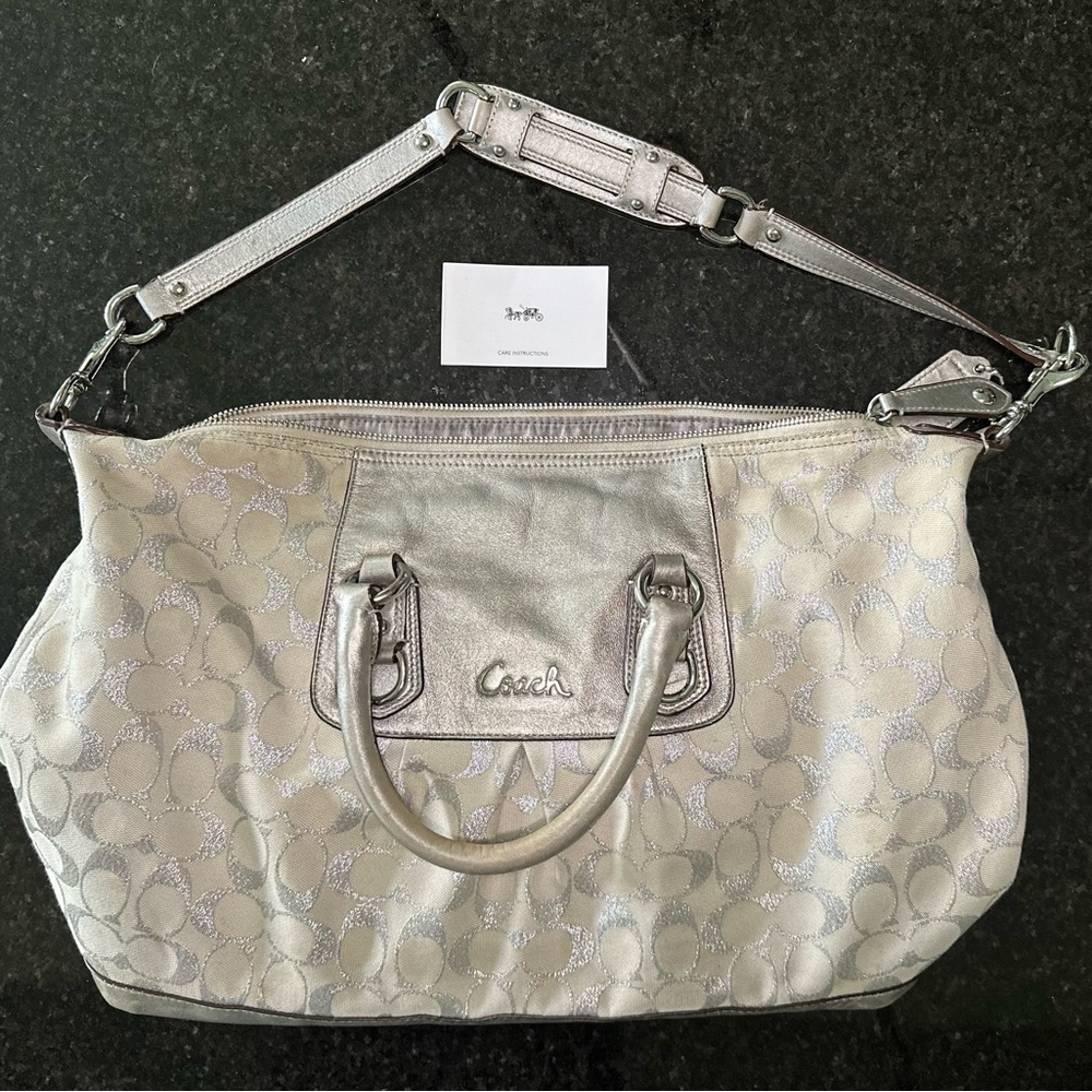 Coach Ashley Carry All Hand Bag E1 194- F15809 (Silver/Metallic) used good cond